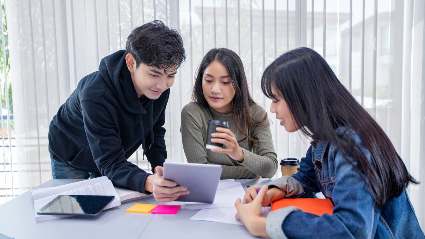 Students collaborating with a tablet in class